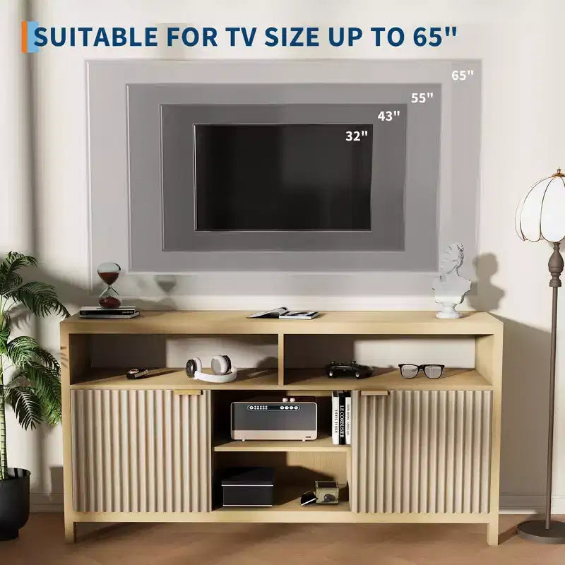 Meuble TV de salon moderne avec console média en bois, portes intégrées et étagères ouvertes.
