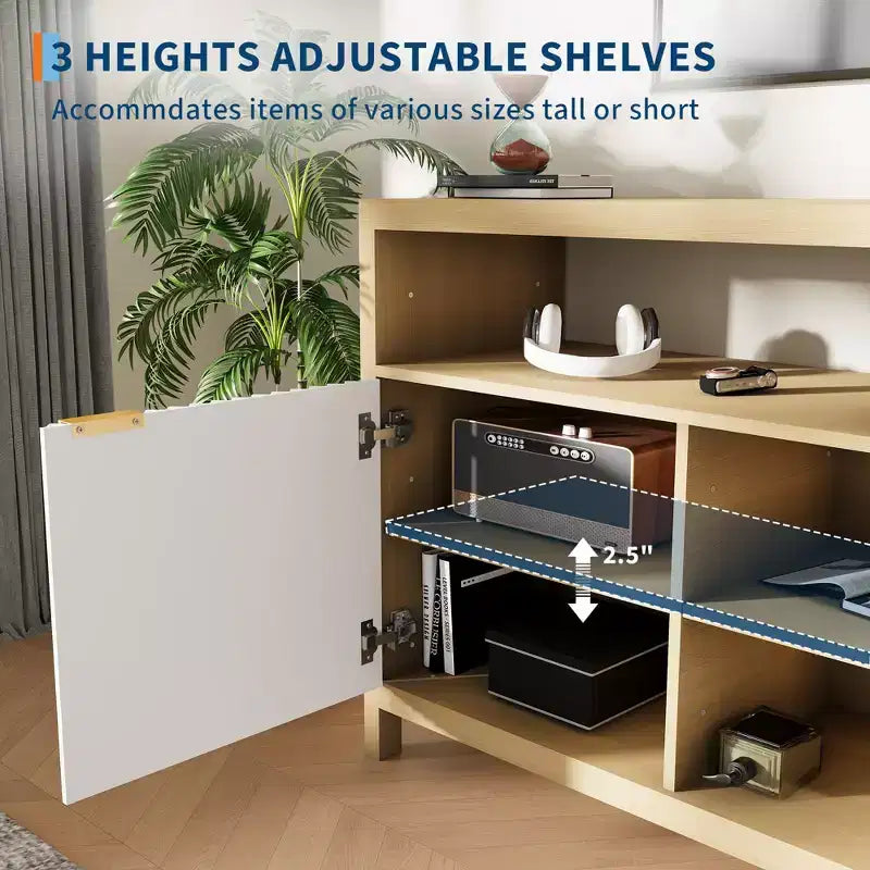 Meuble TV de salon moderne avec console média en bois, portes intégrées et étagères ouvertes.