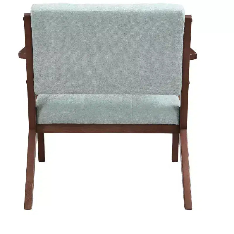Un fauteuil de salon de style moderne du milieu du siècle avec une assise moelleuse, des accoudoirs inclinés et un cadre en bois massif.