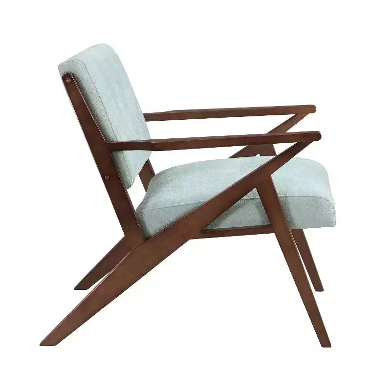 Un fauteuil de salon de style moderne du milieu du siècle avec une assise moelleuse, des accoudoirs inclinés et un cadre en bois massif.