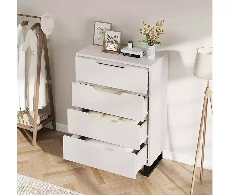 Meuble de rangement haut en bois à quatre tiroirs, de conception indépendante.
