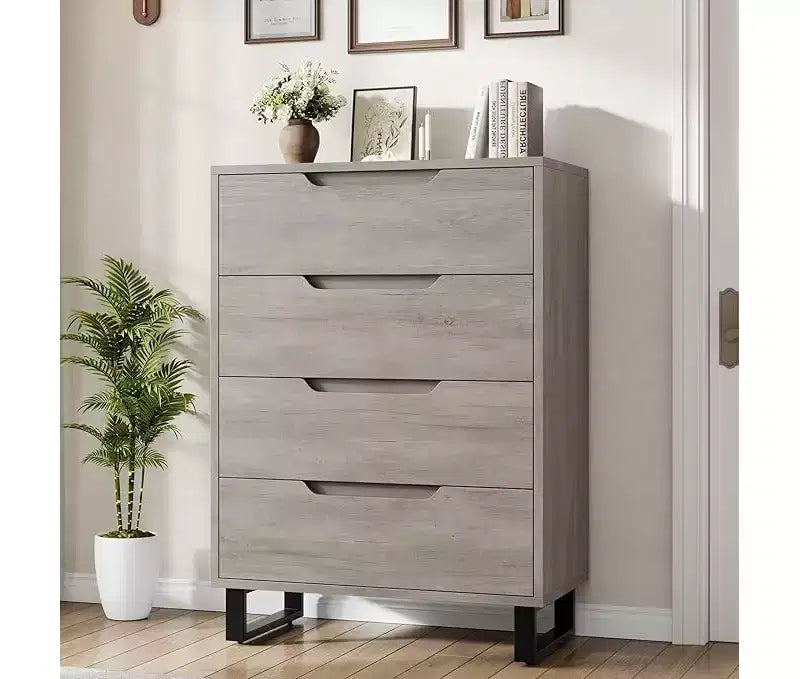 Meuble de rangement haut en bois à quatre tiroirs, de conception indépendante.