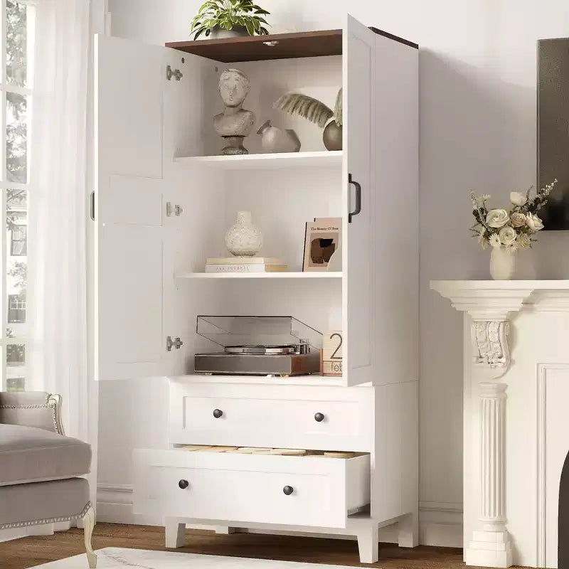 Armoires hautes de rangement, armoires de style rustique sur pied.