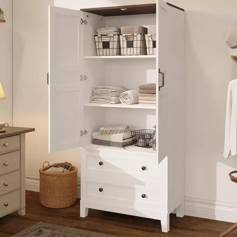 Armoires hautes de rangement, armoires de style rustique sur pied.
